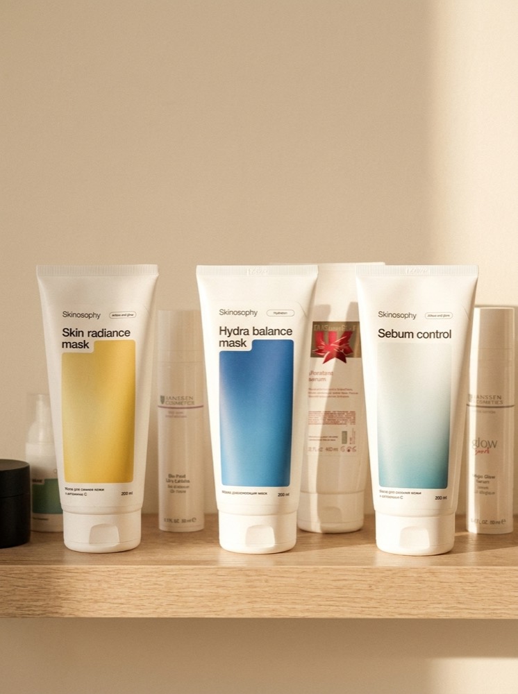 Профессиональная косметика Skinosophy на полке кабинета